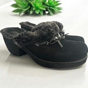 Skechers Black Faux Fur Trim Clogs